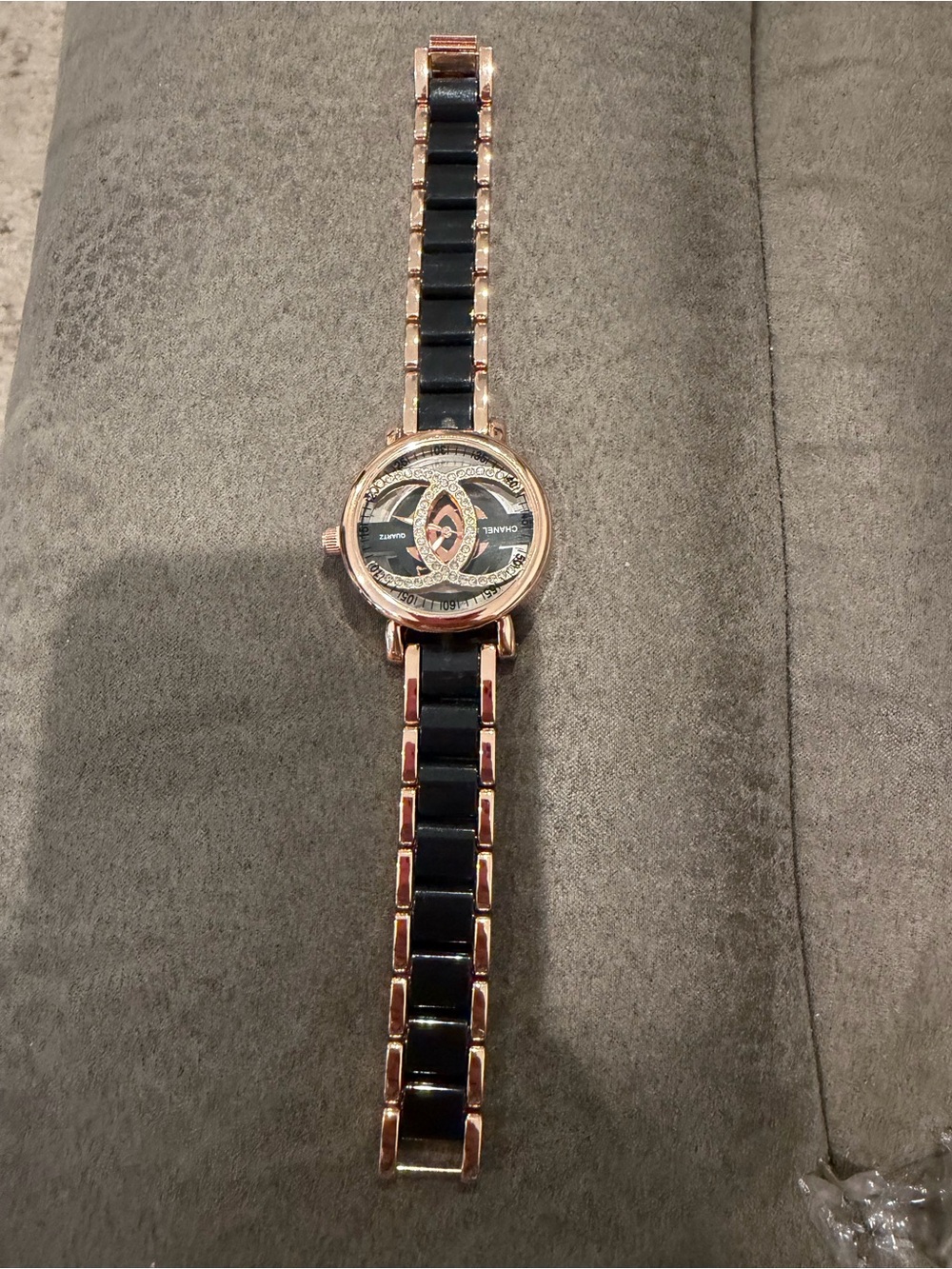 New designer inspired Rose Gold & Black Logo Bracelet Watch - Picture 4 of 4